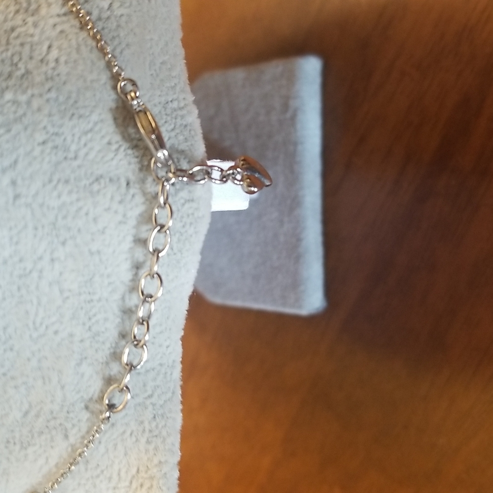 PARTICULARLY NOTICABLE❣️ Carolee silver, pearl, and crystal necklace - Picture 4 of 8